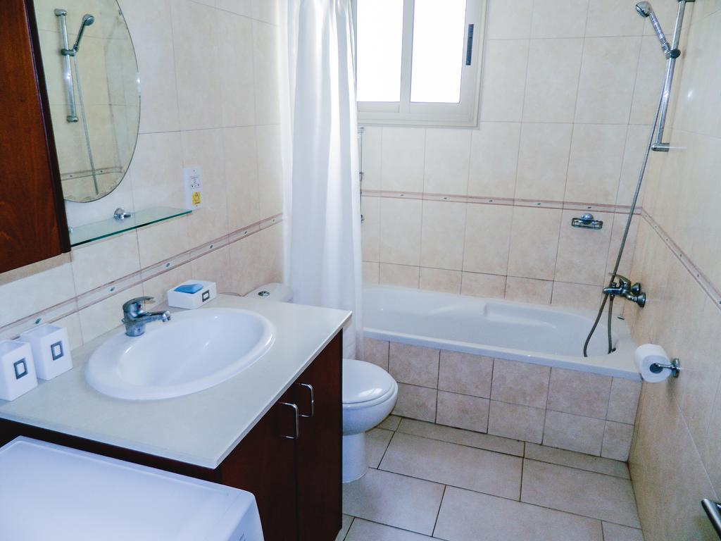King'S Gardens Apartment Пафос Екстериор снимка