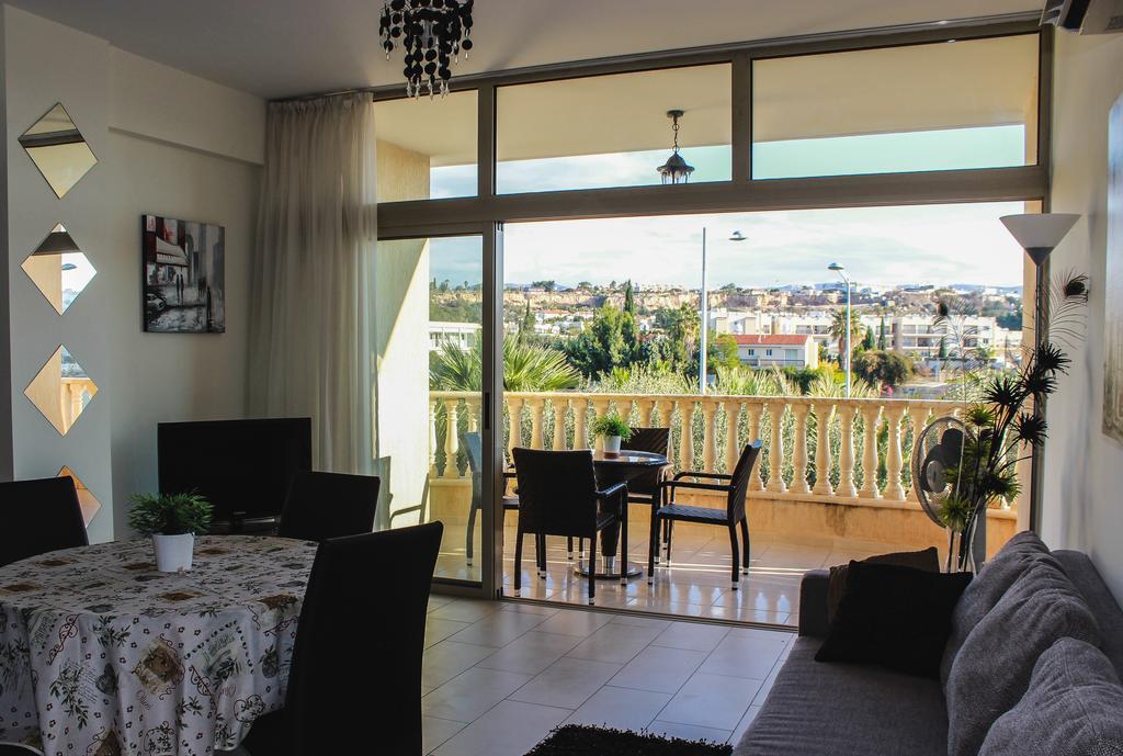 King'S Gardens Apartment Пафос Екстериор снимка