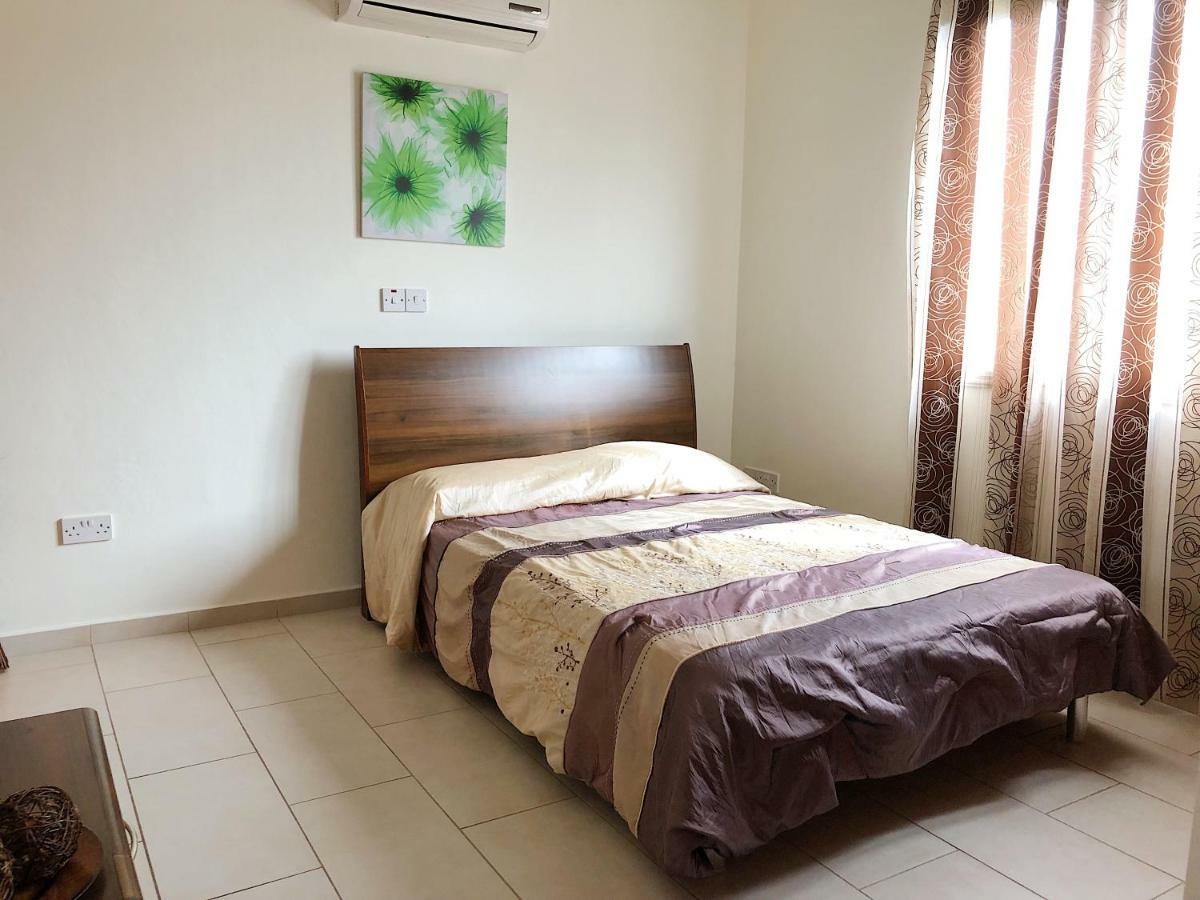 King'S Gardens Apartment Пафос Екстериор снимка