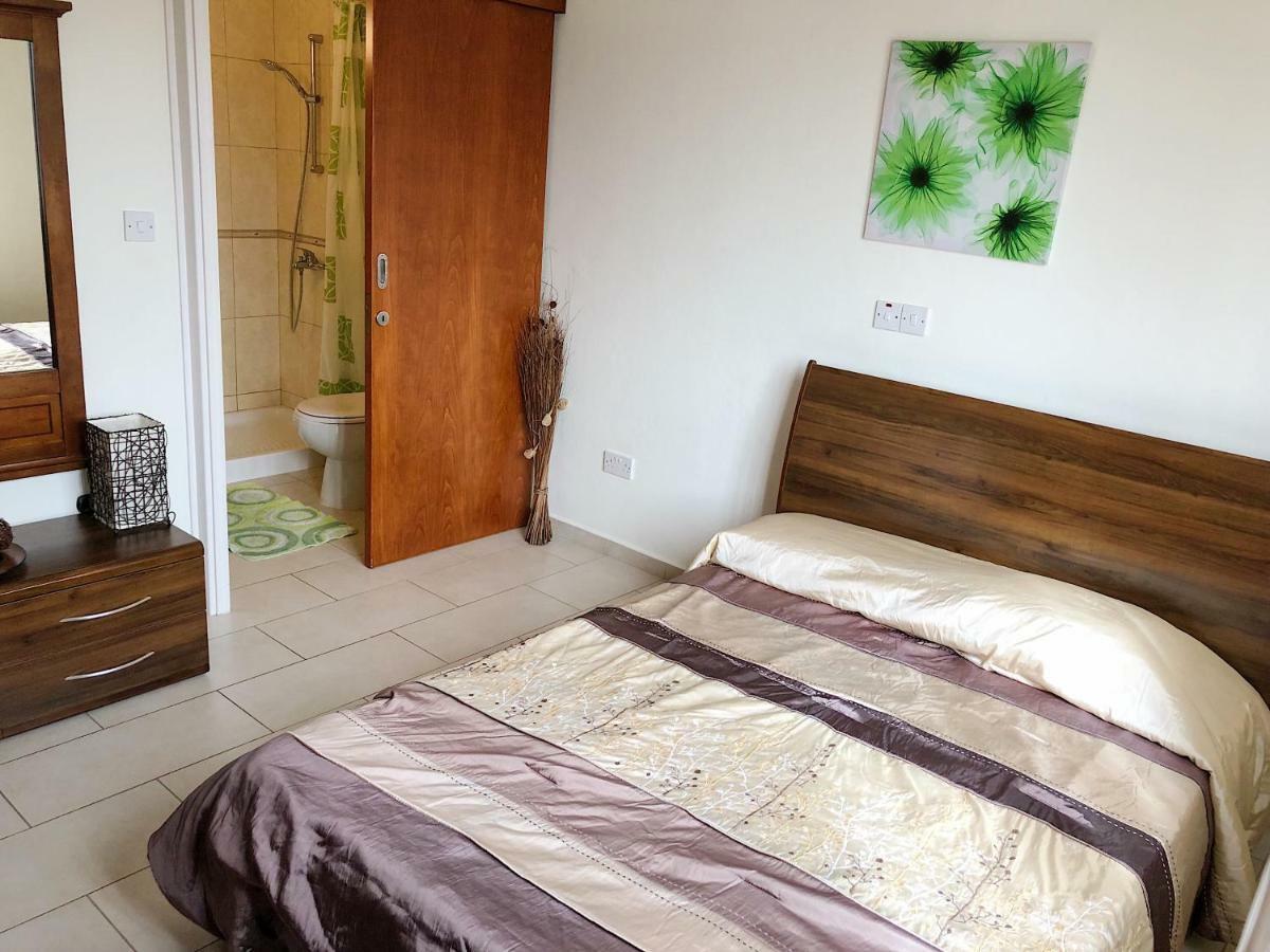 King'S Gardens Apartment Пафос Екстериор снимка